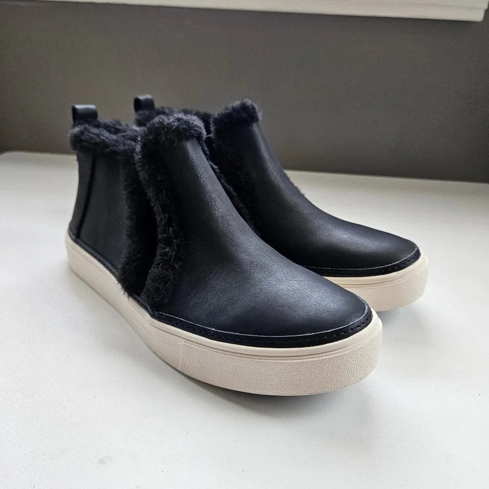 TOMS Slip On Sneaker Booties Womens 7 Black Leather Faux Fur Platform Minimalist